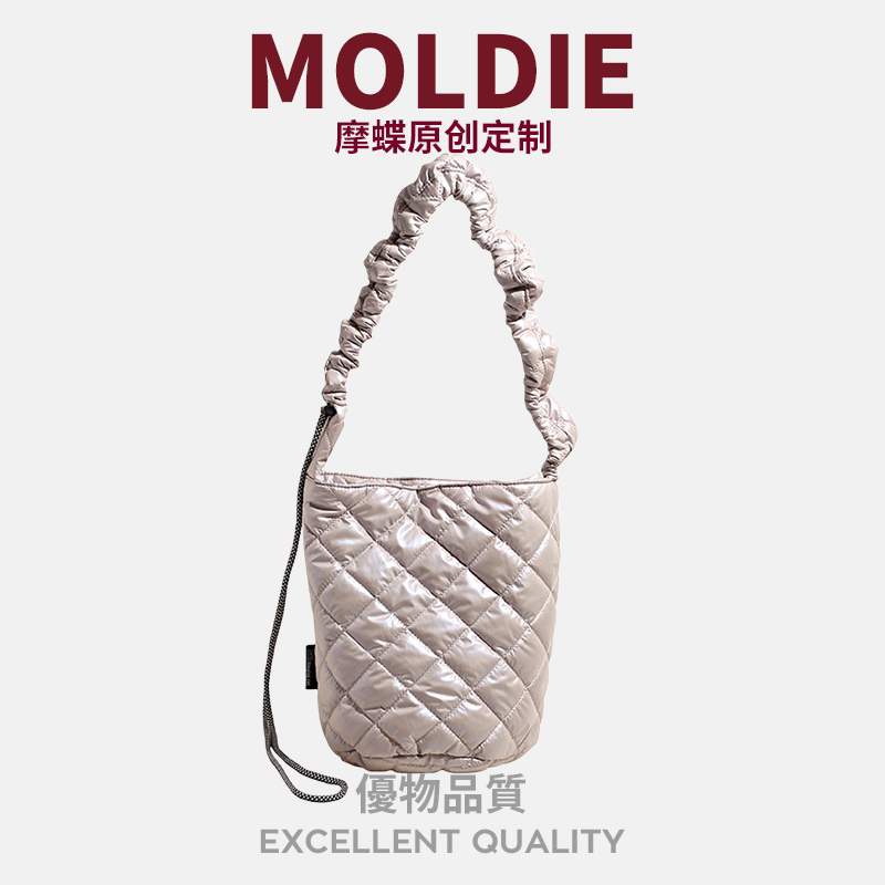 MOBAG&KUENA秋冬季小众设计棉服水桶包潮褶皱菱格手提单肩斜挎包