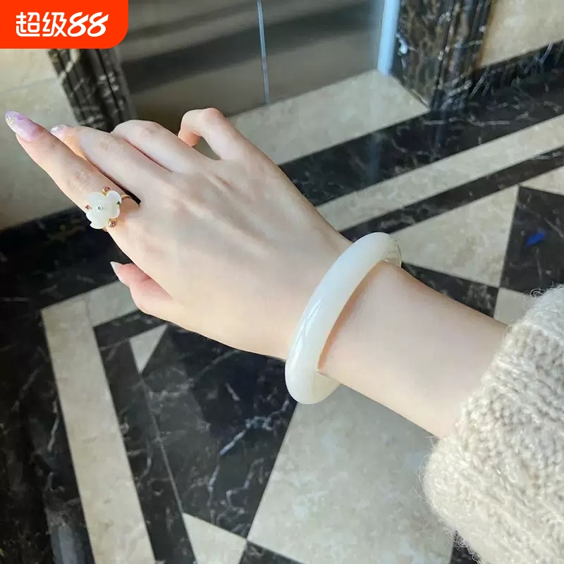 新疆和田玉白玉手镯女款圆条玉石少女羊脂玉贵妃玉镯子高级新中式