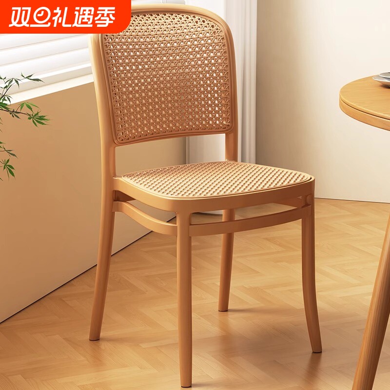 2025新款藤编塑料椅子家用板凳休闲餐椅可叠放凳子餐饮商用餐桌椅