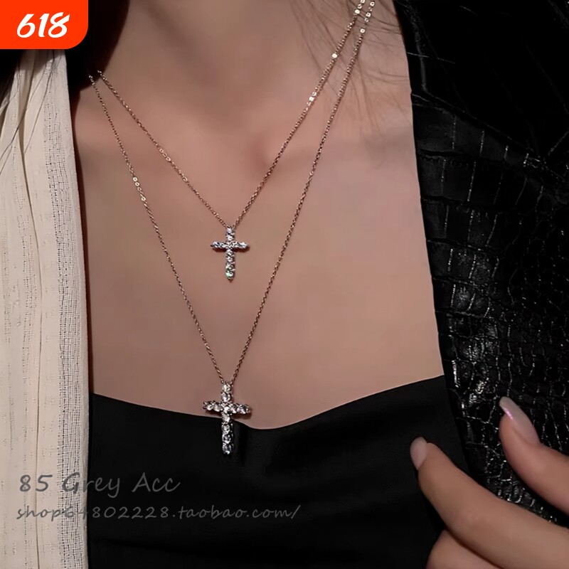 十字架钛钢项链女2026年新款轻奢情侣款高级感锁骨链配饰蓝色甜酷