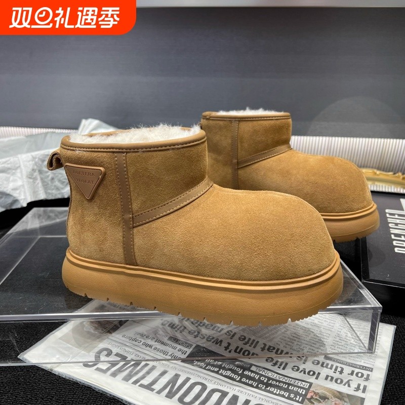 小黄豚卡皮巴拉绒面雪地靴女2025冬新款大头短靴加厚羊毛保暖棉鞋
