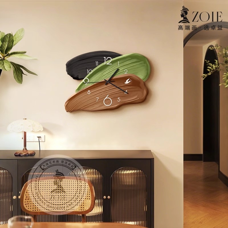 中古风餐厅挂钟绿色抽象高级感复古艺术钟表客厅创意挂墙时钟新款