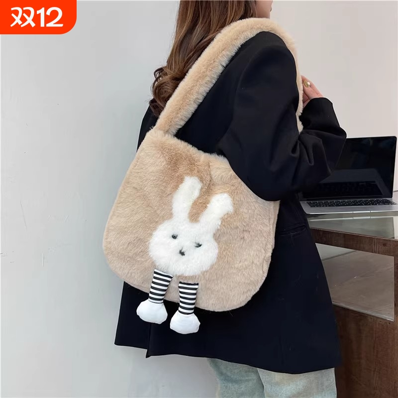 秋冬大容量通勤毛绒单肩包小众款