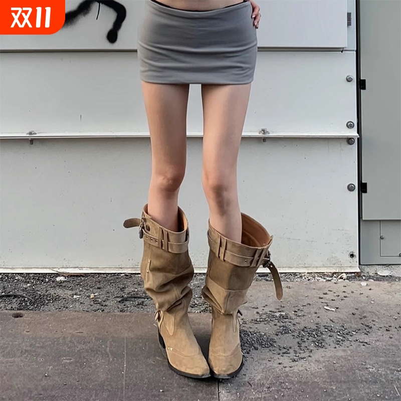 长靴女2025年秋冬绒面尖头靴子女粗跟显瘦堆堆靴黑色高筒杏色卡其