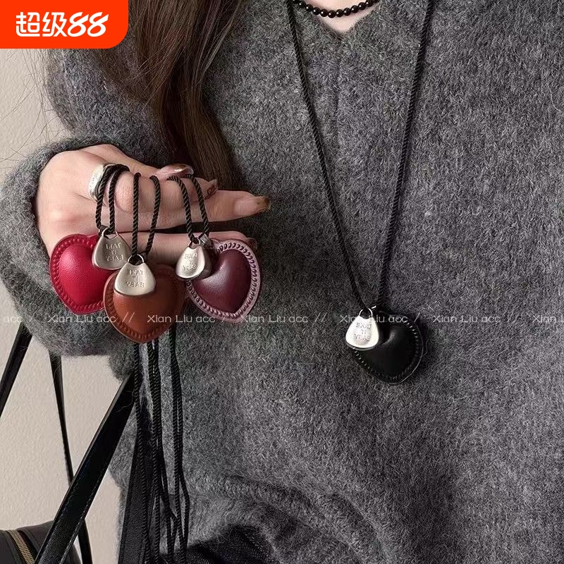 时尚博主fever同款皮质爱心项链网红小众高级感秋冬毛衣链配饰女