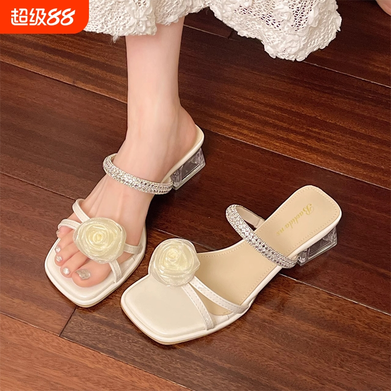 绝美配裙子粗跟凉拖鞋女夏外穿时尚花朵2025新款法式水晶高跟凉鞋