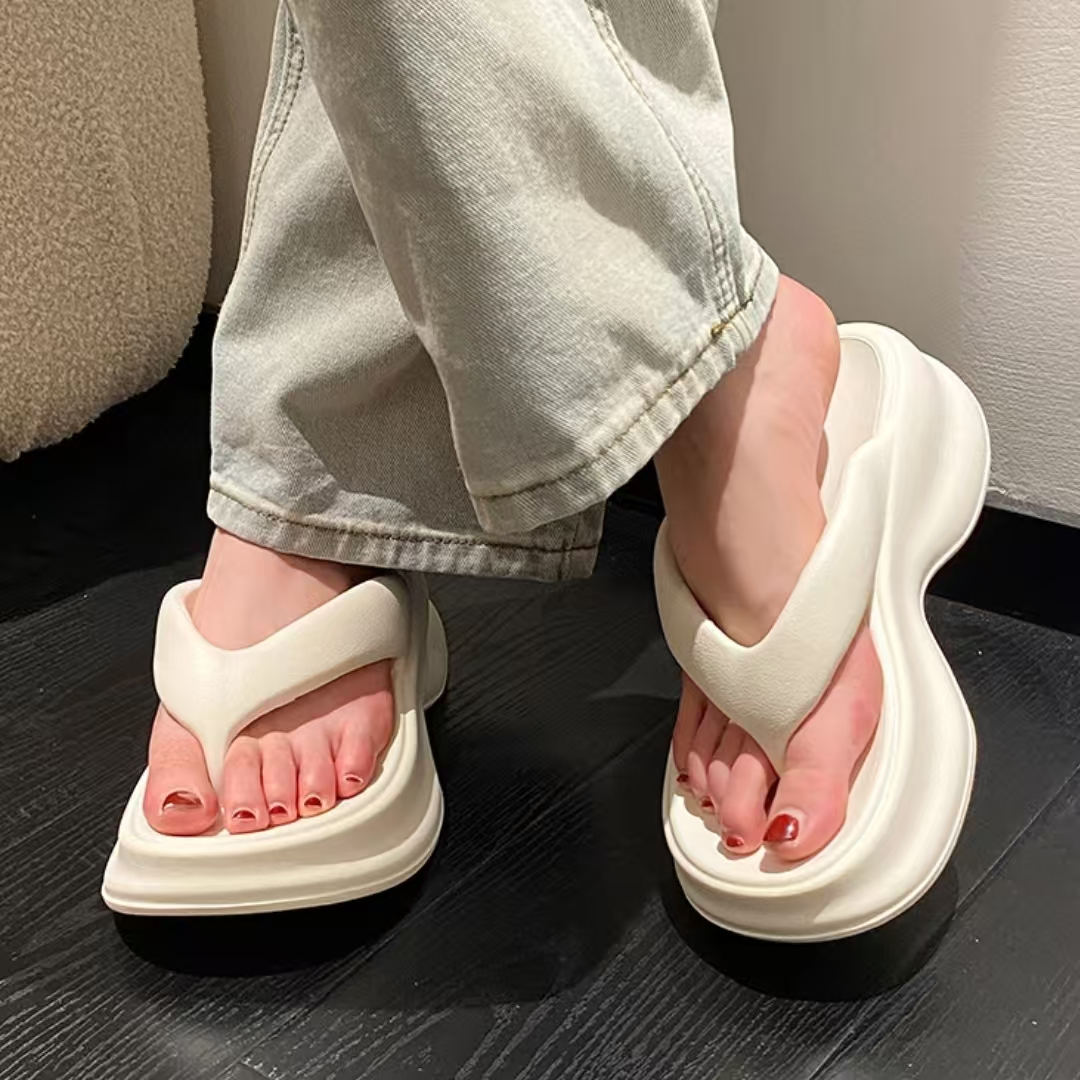 圣比驰厚底线条通勤风高跟新款