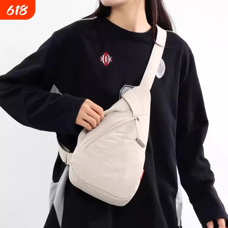 胸包女单肩包男手机斜挎包2025新款胸前包小背包轻便防水白色时尚