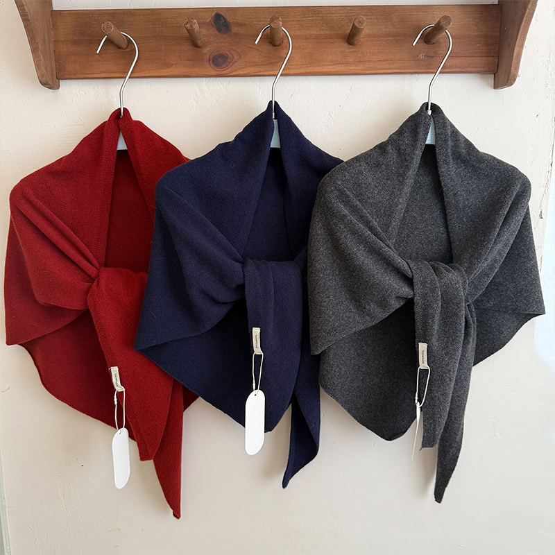 2025新款韩系纯色针织三角围巾秋冬外搭保暖护颈围脖时尚百搭披肩