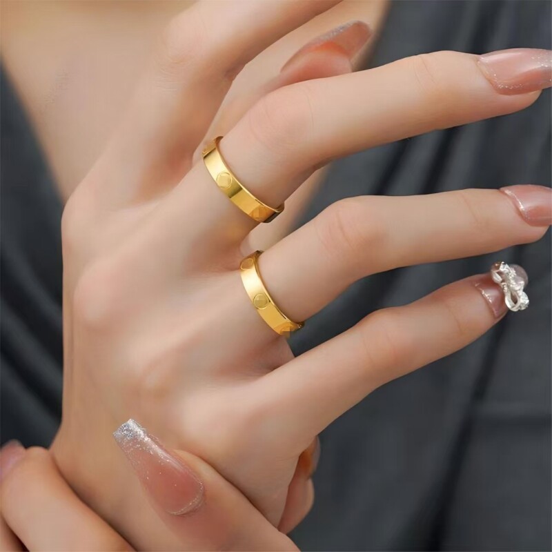 钛钢戒指仿黄金戒指女宽版卡家轻奢对戒婚戒情侣镀金对戒