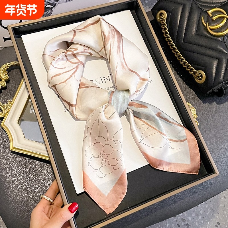 春夏季70小方巾仿真丝印花丝巾女百搭时尚送妈妈护颈防晒洋气围脖