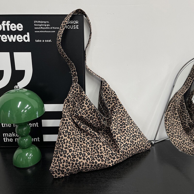 ins摩登大斜挎包百搭布袋女包洋气单肩帆布包女学生白色休闲