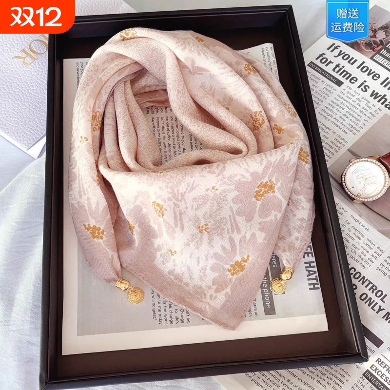 2025新款磁吸扣方巾三角巾时尚高级感围脖护脖保暖丝巾小方多功能