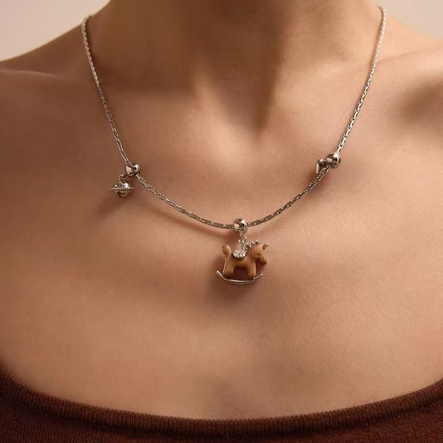 「马年吉祥」木马项链长款高级感小众2025新款秋冬毛衣链女锁骨链