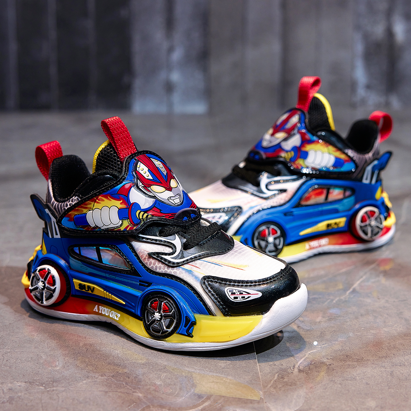 奥特男童鞋子曼发光2025新款秋冬儿童运动鞋防水皮面冬鞋加绒亮灯