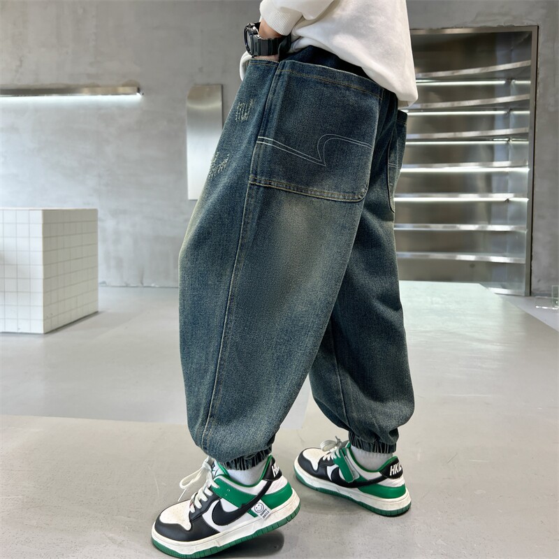 男童牛仔裤春秋款2026新款中大童长裤儿童男孩冬季加绒裤子潮黑色