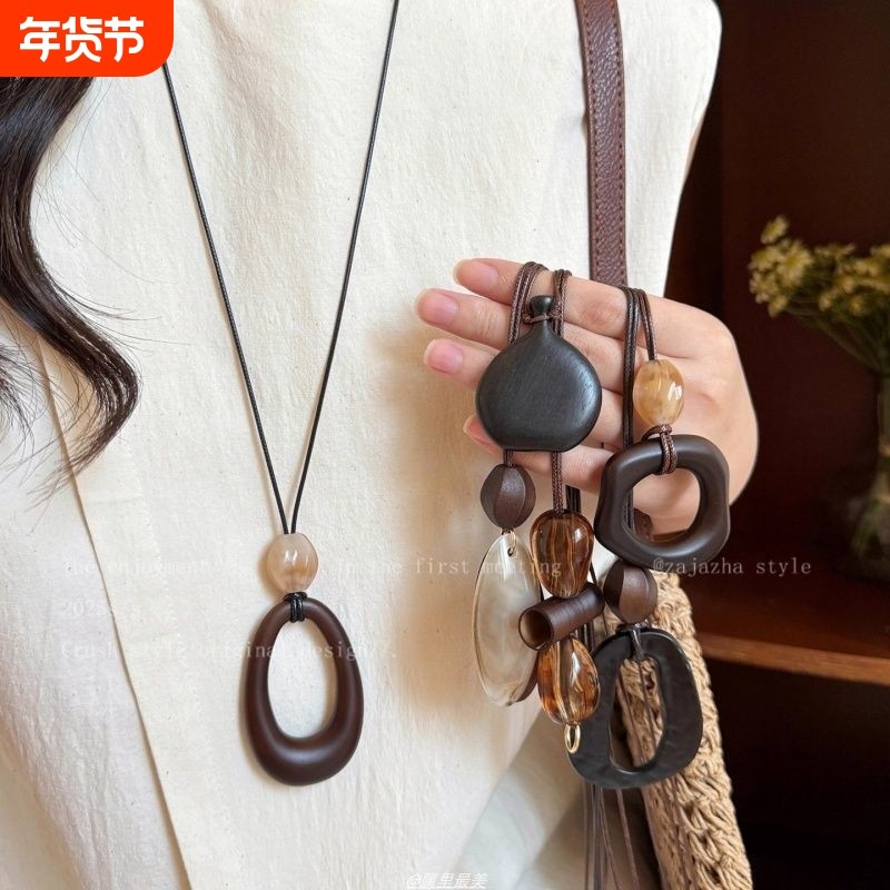 新中式镂空木质圆形吊坠项链女民族风小众设计毛衣链复古挂脖配饰