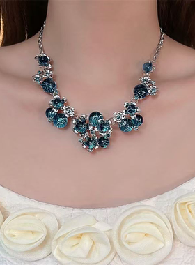 蓝色水钻花朵项链女2025新款轻奢时尚百搭小众高级感锁骨链配饰品