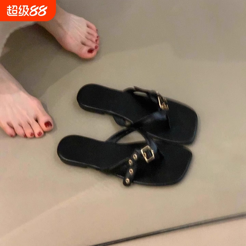 法式设计感休闲平底黑色凉鞋女夏季皮带扣一脚蹬软底夹趾人字拖鞋
