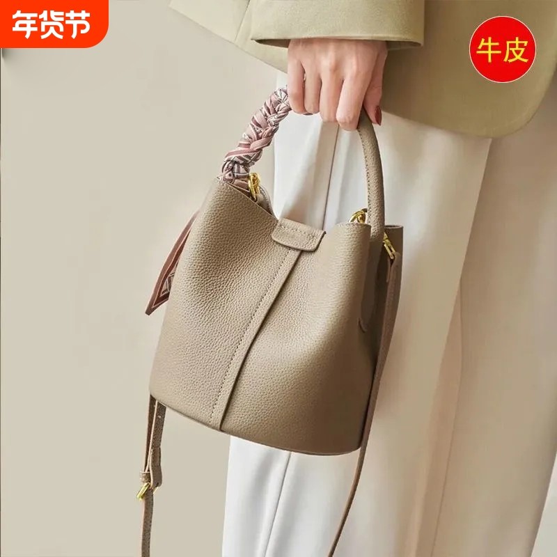 真皮水桶包女2026新款大容量牛皮斜挎包单肩百搭女士手提包大象灰,箱包皮具/热销女包/男包,水桶包,淘宝优惠券,粉丝福利购,淘宝优惠卷