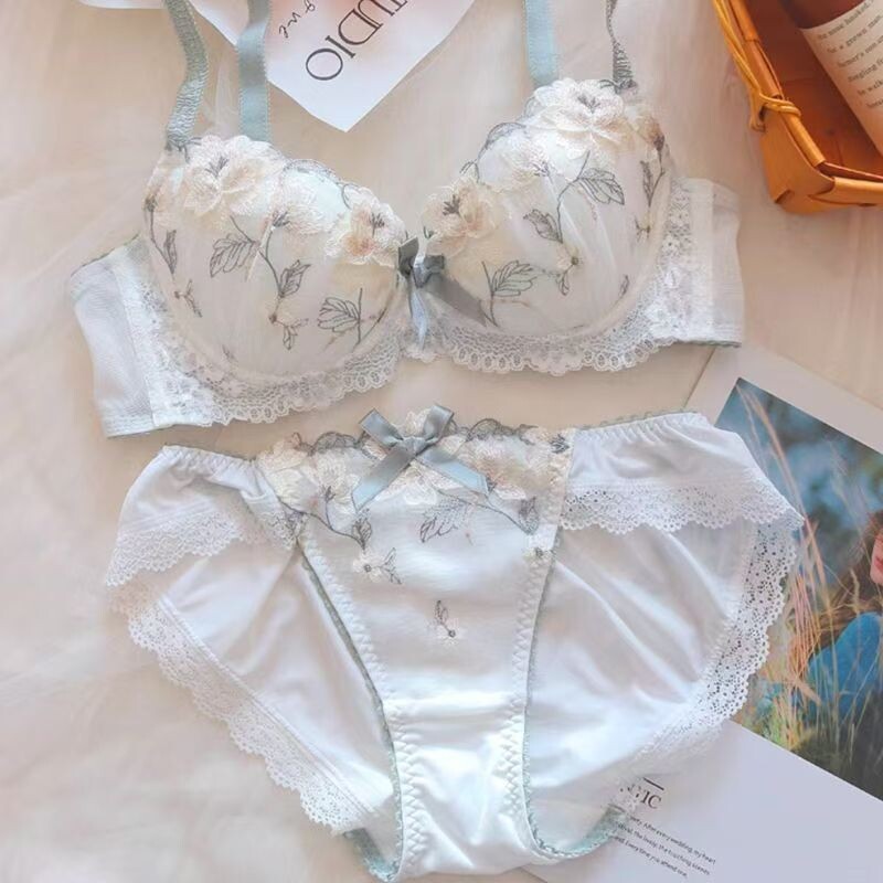 新款日系蕾丝刺绣花小胸内衣套装浅杯中鸡心圆盘胸女士文胸内裤