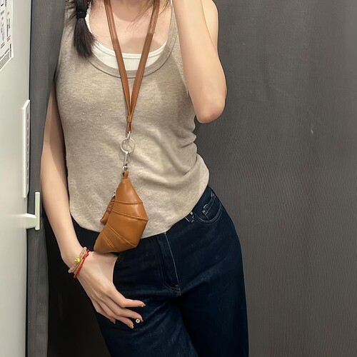 网红可颂牛角包2026小众迷你复古钥匙包百搭口红耳机包挂脖零钱包