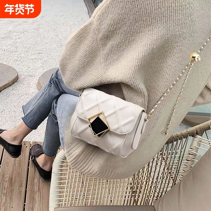 高级感小包包女士2026新款潮时尚百搭真皮通勤包链条斜挎单肩女包