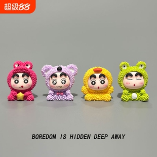 蜡笔小新好无聊，摆几只可爱治愈桌面工位摆件办公室装饰车载饰品