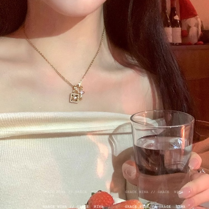 小幸运！满钻十字吊牌项链女轻奢小众秋冬锁骨链气质高级感毛衣链