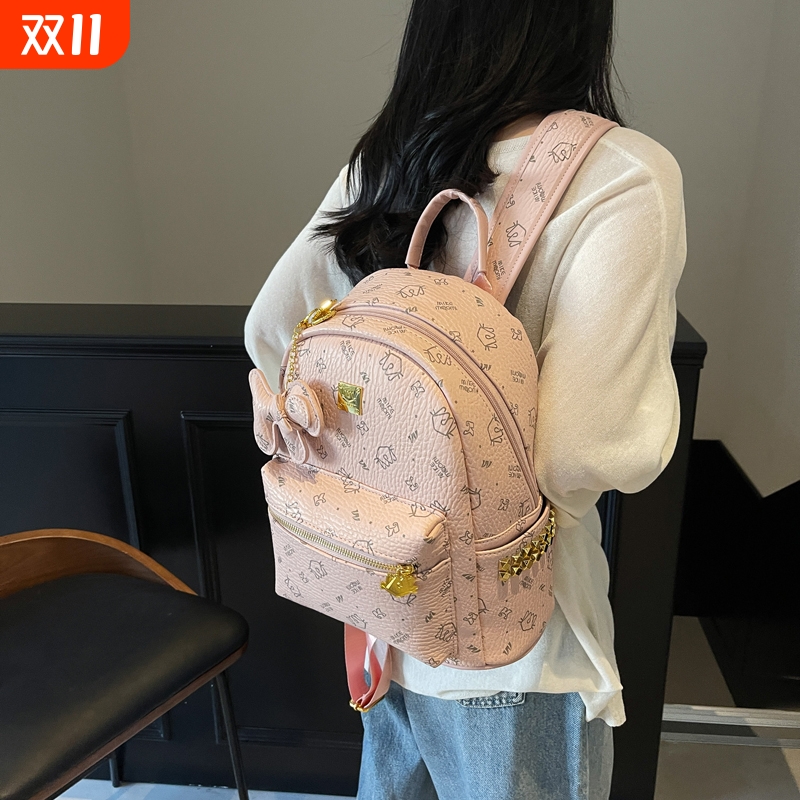 2025新款户外双肩包女旅游轻便大学生书包潮流经典高级轻奢背包包