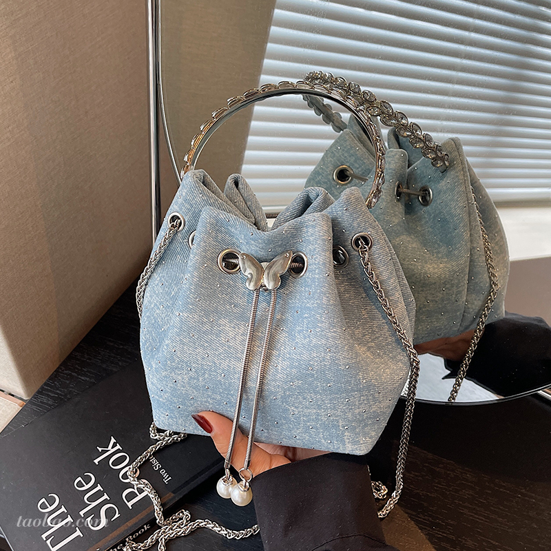杺薇精致超火小众牛仔布包包女2025新款夏季链条斜挎包手提水桶包