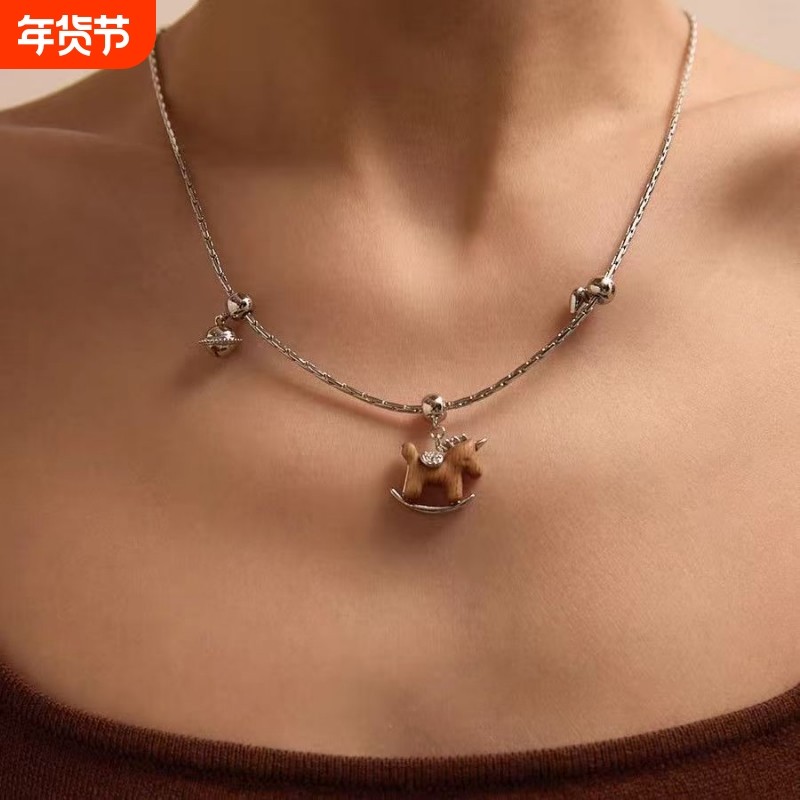 「马年吉祥」木马项链长款高级感小众2025新款秋冬毛衣链女锁骨链