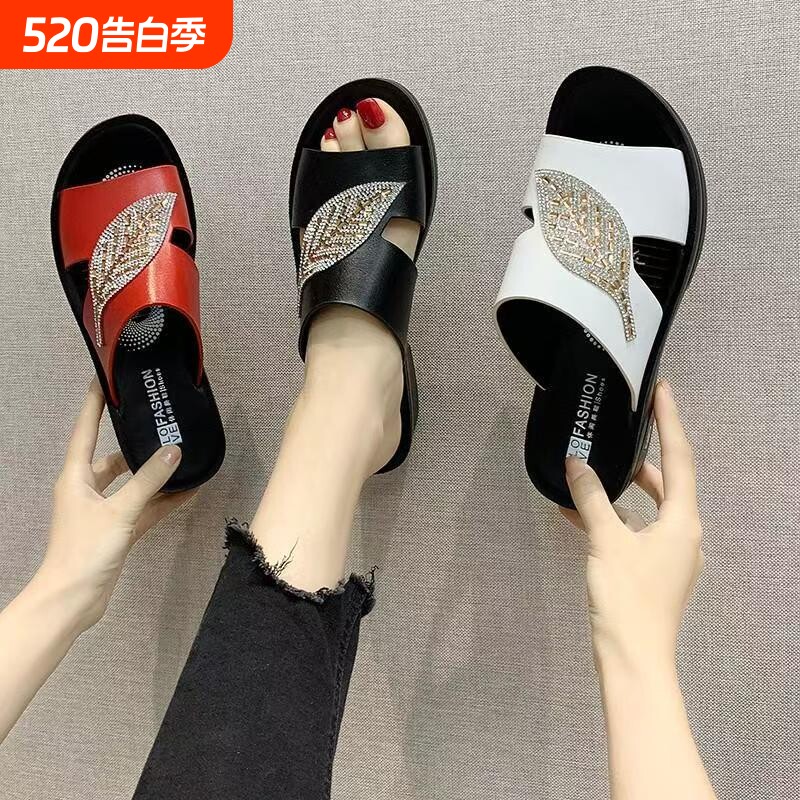 夏季妈妈鞋女士2026新款凉鞋中老年人坡跟防滑软底凉拖鞋女黑色