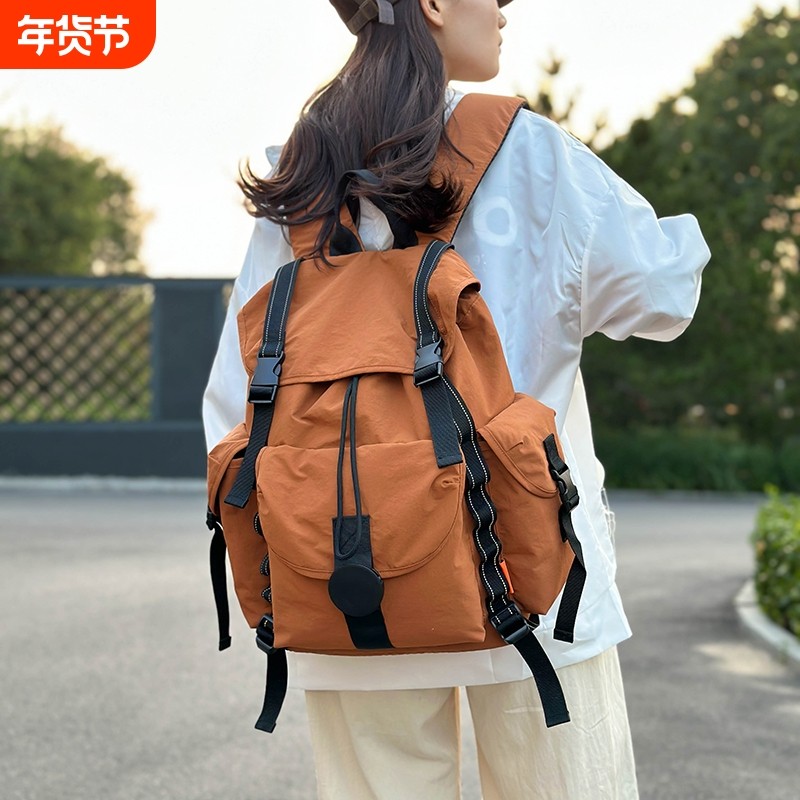 户外徒步登山包女士新款轻便旅游大容量双肩包高颜值防水旅行背包