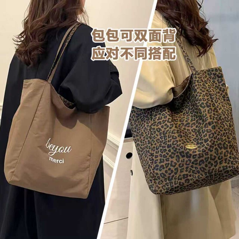 2026年春季新款大容量慵懒风通勤托特包单肩包豹纹帆布包手提条纹