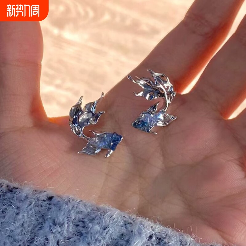 蚊香盘耳夹冷淡风渐变蓝金鱼耳钉小众独特恋与深空祁煜周边耳饰