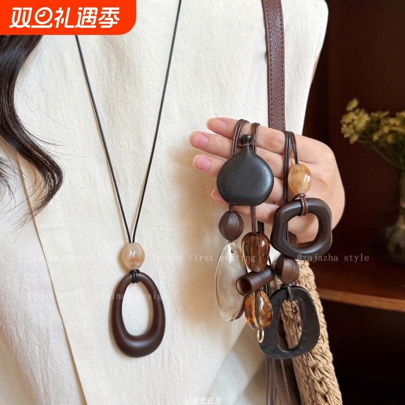 新中式镂空木质圆形吊坠项链女民族风小众设计毛衣链复古挂脖配饰