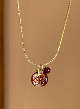 「石榴树下」秋冬复古安可拉红石榴项链高级感气质吊坠百搭锁骨链