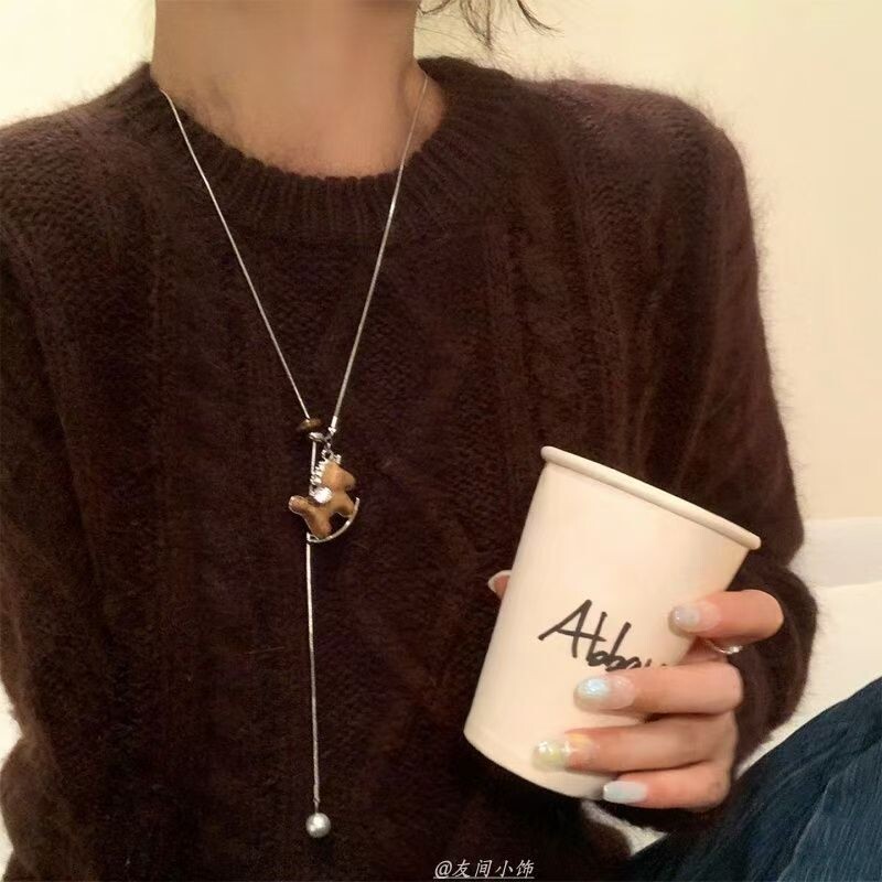 2026新款咖色木马吊坠高级感抽拉项链女小众设计长款颈链毛衣链