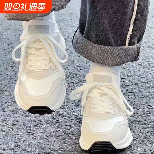 优妮蒂轻便软底跑步运动鞋女2025新款爆款透气休闲百搭阿甘老爹鞋