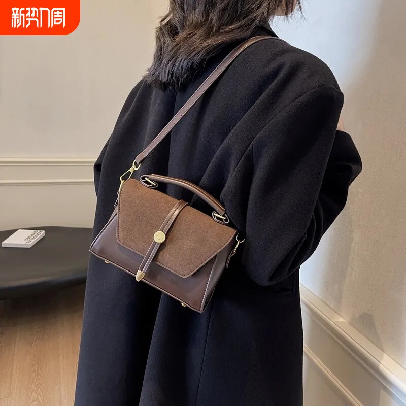 简约磨砂小包女2026今年新款手提小方包高级质感复古百搭皮包