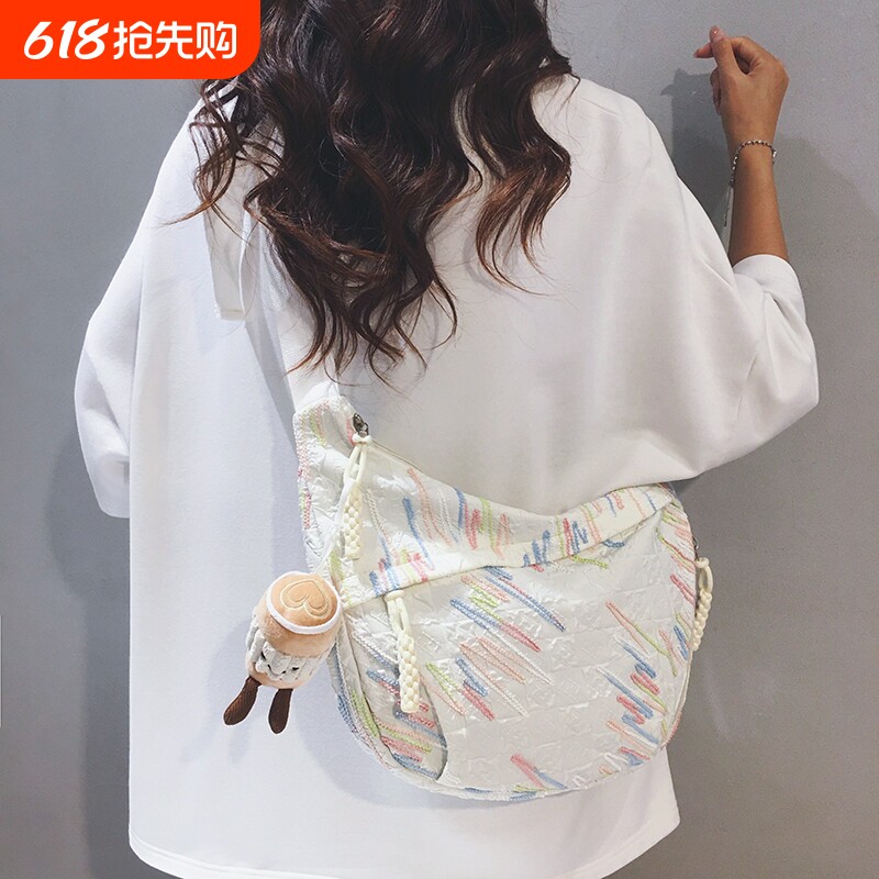 大容量帆布包包女2025新款通勤斜挎包运动旅游骑行饺子包条纹单肩