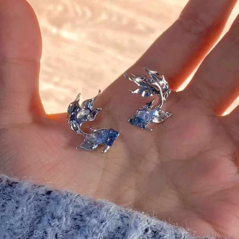 蚊香盘耳夹冷淡风渐变蓝金鱼耳钉小众独特恋与深空祁煜周边耳饰