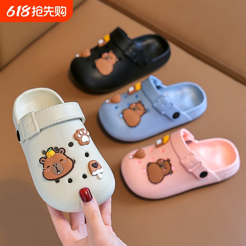 2025小孩儿童洞洞鞋夏季男女童踩屎感防滑包头亲子新款沙滩凉拖鞋