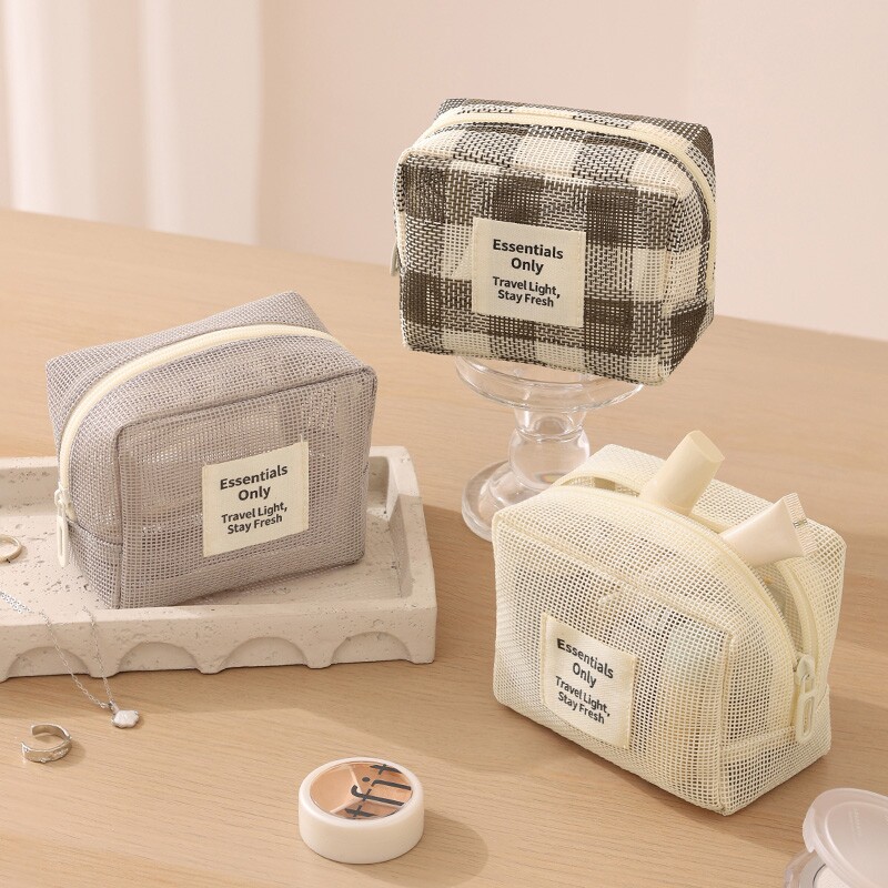 化妆包女2026新款便携外出轻便口红包小号化妆品收纳包旅行洗漱包