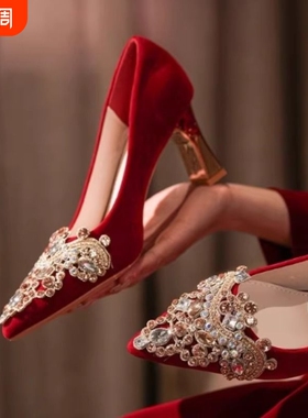 婚鞋新娘鞋不累脚结婚敬酒鞋红色绒面尖头粗高跟鞋女粗跟2026新款