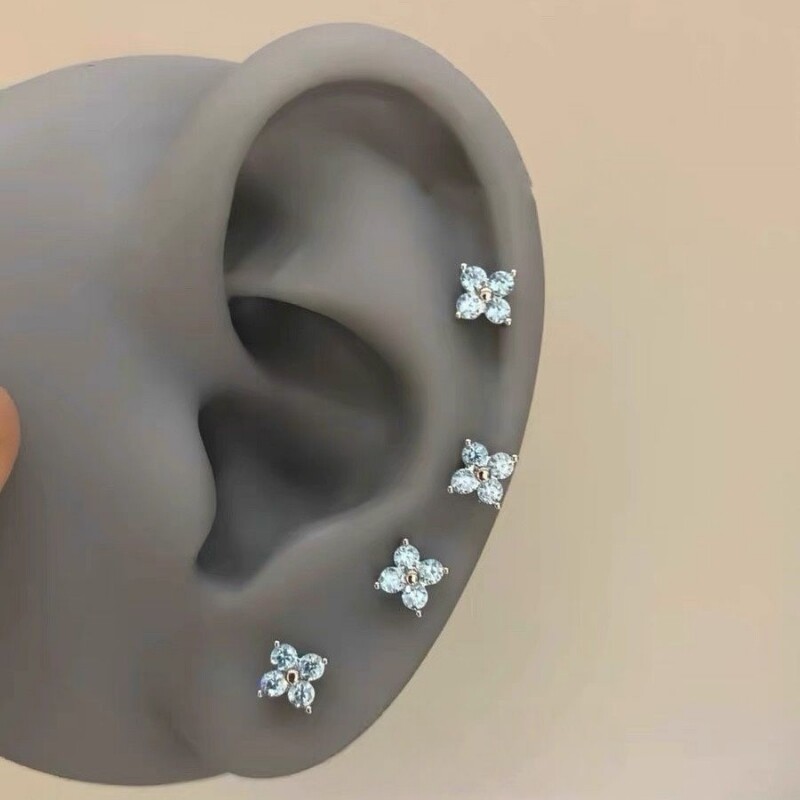 浅海蓝小花花!mini四叶草锆石耳骨钉耳钉养耳免摘冷萃钛钢耳骨钉