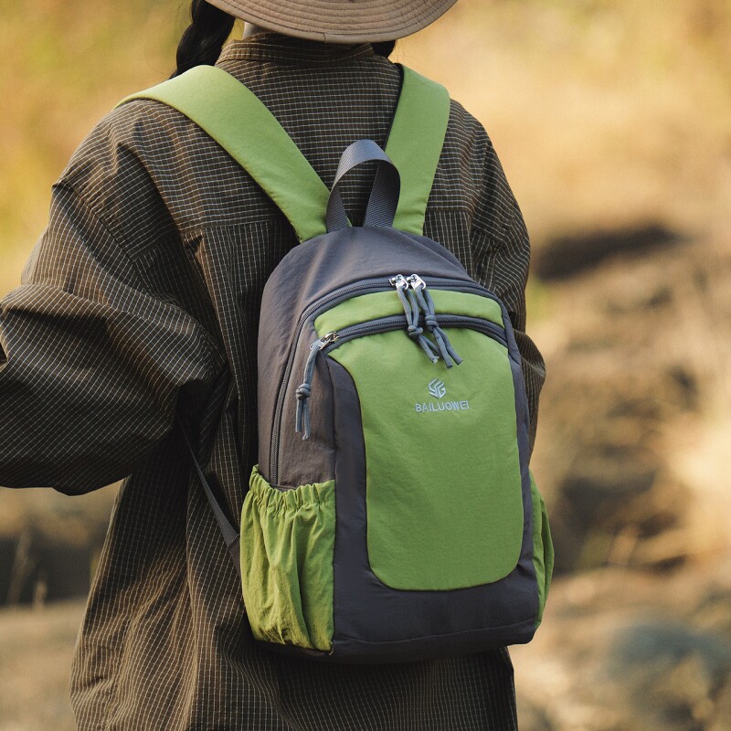 户外轻便登山背包爬山学生女超轻旅行小背包防水帆布绿色灰色黑色