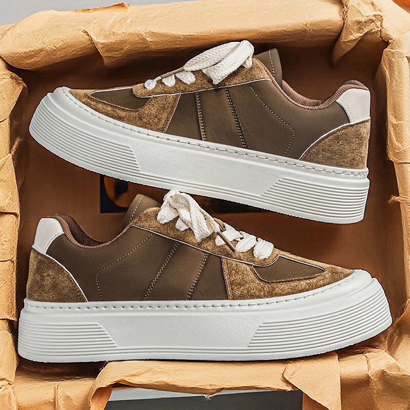 男鞋2026年新款春季青少年潮流百搭工作板鞋皮面黑色运动休闲潮鞋