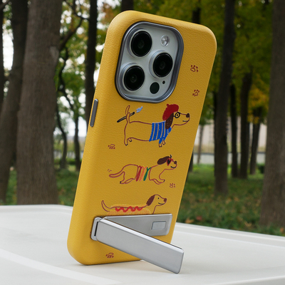 CASEGOOD 原创腊肠狗秋冬款自带支架手机壳17新款iPhone16promax适用14苹果15pro保护套13复古皮纹小众创意